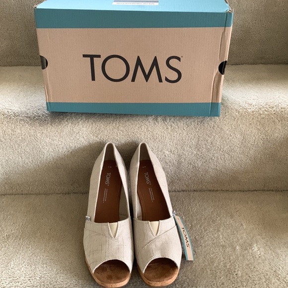 NWT/NIB TOMS CLASSIC WEDGE SLIP-ON - Picture 2 of 6